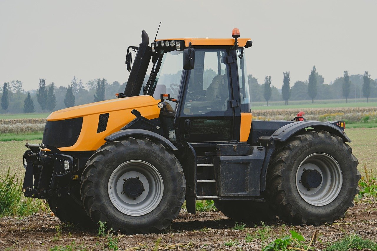 tractor, agriculture, farm yard, field, farmer, landscape, agricultural machinery, tillage, nature, harvest, rural, cultivation, machine, floor, arable land, meadow