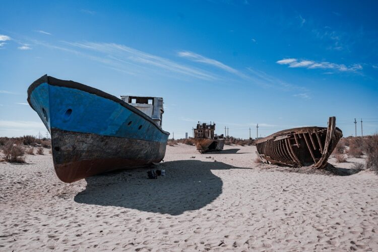 aral sea, cemetery, ships, uzbekistan, muynaq, ecology, disaster, usr, nature, rust, metal, dark uzbekistan, khusen rustamov, documentary, central asia, 2025, desert