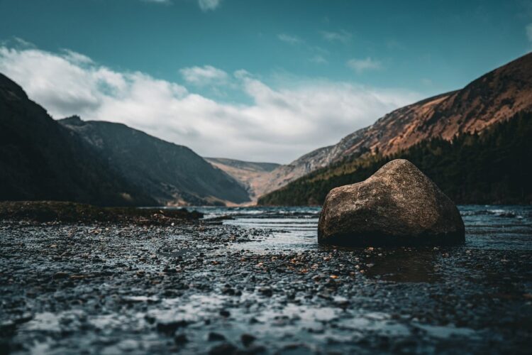 landscape, lake, mountains, nature, rock, river, coast, peace, trip, travel, silence, reflection, water, autumn, climate, sky, view, hiker, hiking, forest, horizon